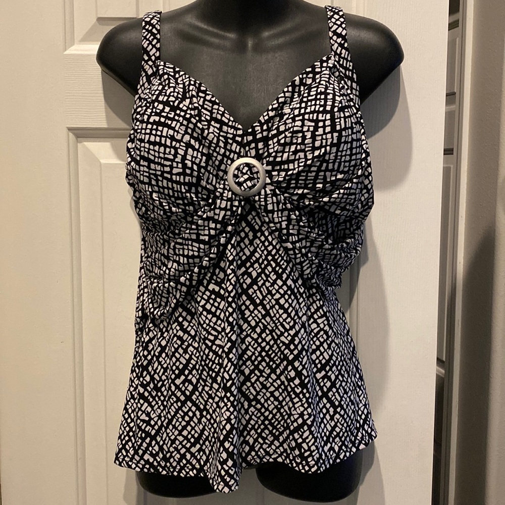 BNWT black and White Tankini Top